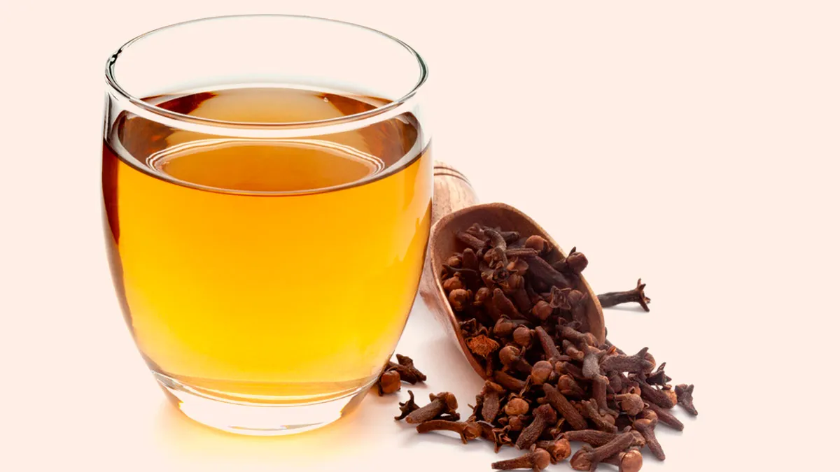 7 Amazing Benefits of Clove Water for Skin & Hair Naturally